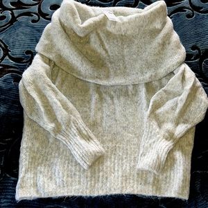 H&M off the shoulder chunky sweater sz M NWT